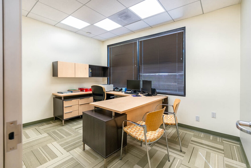 More Photos Of 17425 Chatsworth St, Granada Hills Office For Lease