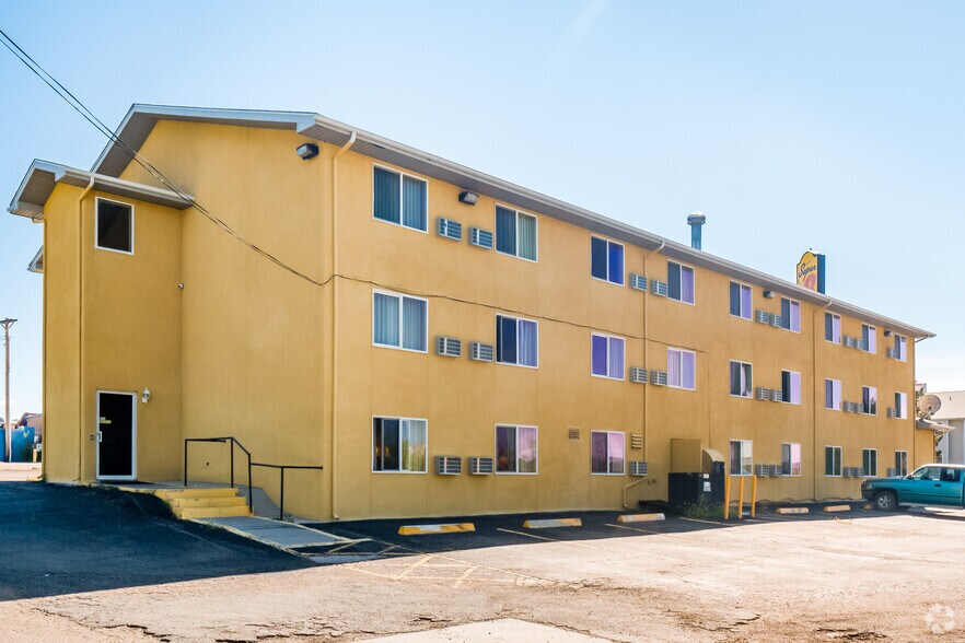 More Photos Of 1610 Cedar St, Raton Hotel For Sale