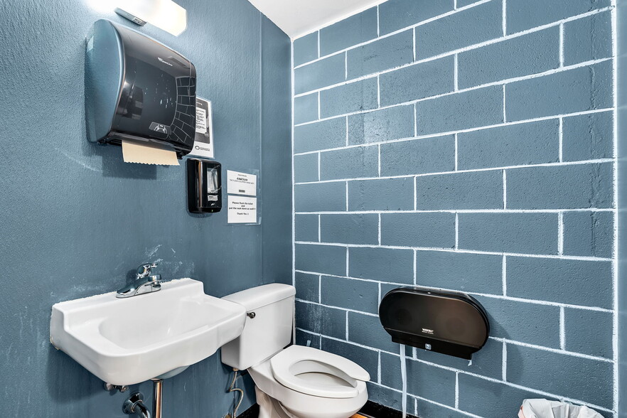 More Photos Of 2025-2027 W Colorado Ave, Colorado Springs Freestanding For Sale