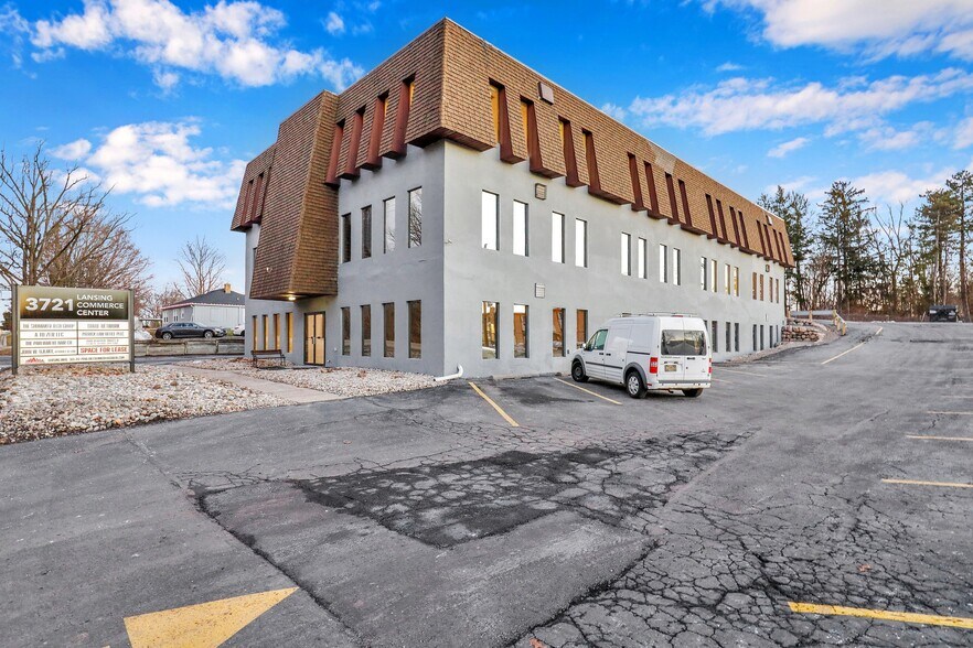 More Photos Of 3721 W Michigan Ave, Lansing Office For Lease