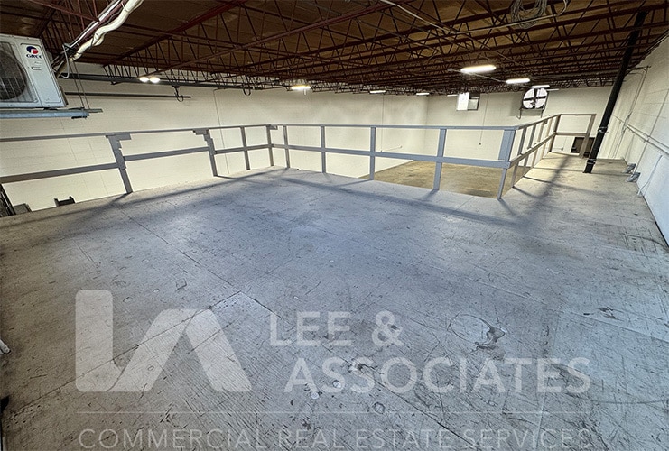 More Photos Of 2100-2122 W Central Blvd, Orlando Distribution For Lease