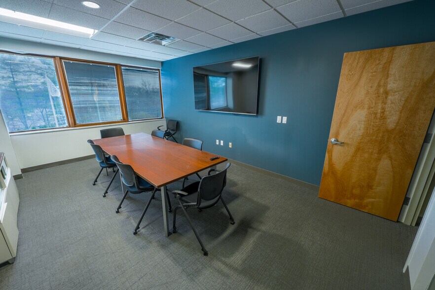 More Photos Of 65 Harristown Rd, Glen Rock Office For Lease