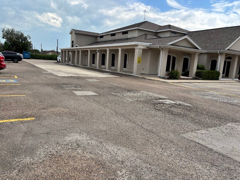More Photos Of 5030-5034 Holly Rd, Corpus Christi Office For Sale