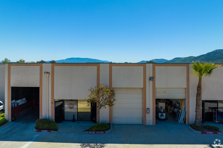 More Photos Of 43214 Black Deer Loop, Temecula Service For Lease