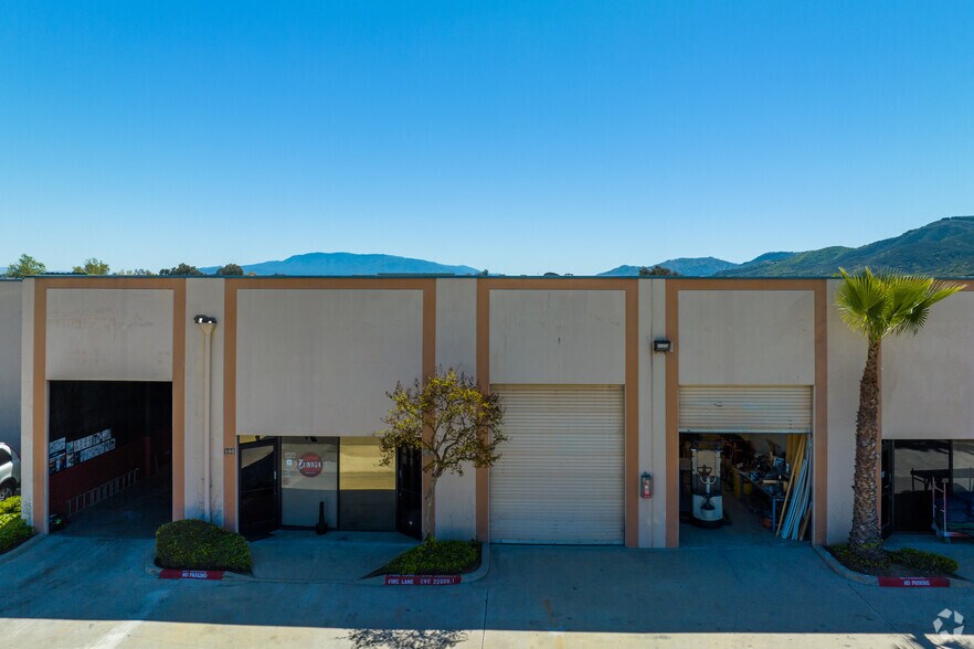 More Photos Of 43214 Black Deer Loop, Temecula Service For Lease