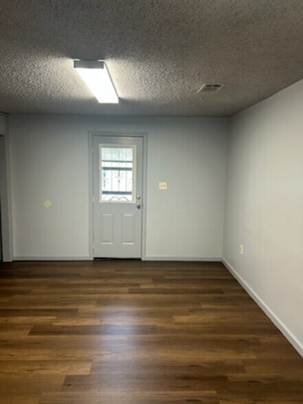 More Photos Of 6709 Wayne Dr, North Little Rock Service For Lease