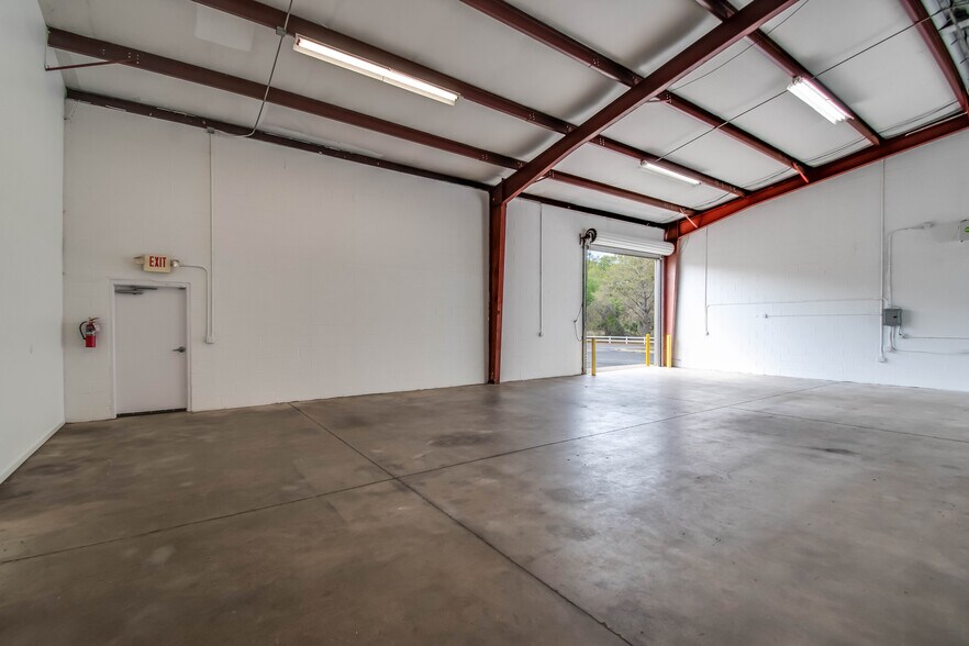 More Photos Of 2200 NE 36th Ave, Ocala Warehouse For Lease
