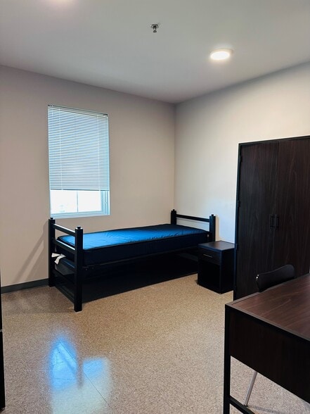 More Photos Of 4117 Woodland Dr, New Orleans Dormitory For Sale