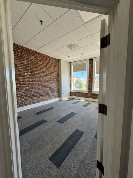 More Photos Of 117-121 N State St, Jackson Loft Creative Space For Lease