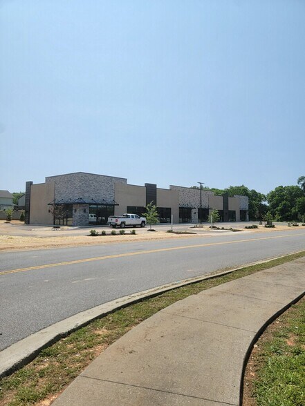 More Photos Of 3900 Hollingwood Blvd, Clarksville Storefront Retail Office For Lease