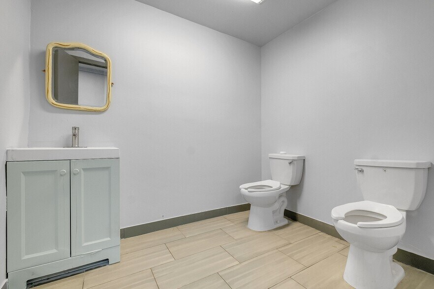 More Photos Of 236 W 18th St, Los Angeles Warehouse For Sale