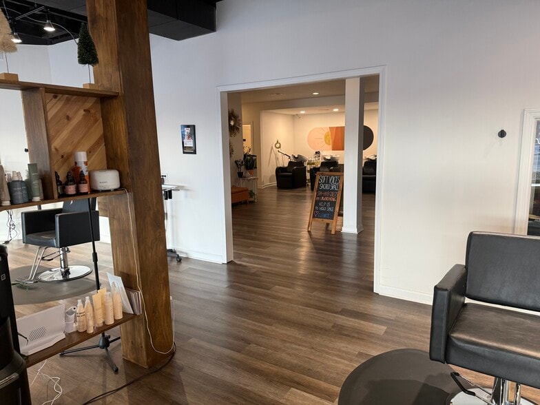 More Photos Of 5420 Johnson Dr, Mission Storefront Retail Office For Lease