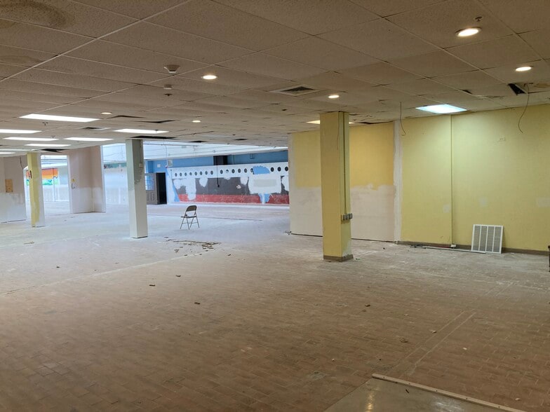 More Photos Of 1225-1265 Hartrey Ave, Evanston Light Manufacturing For Lease