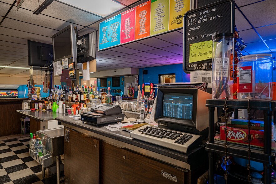 More Photos Of 675 Grant St, Winneconne Bowling Alley For Sale