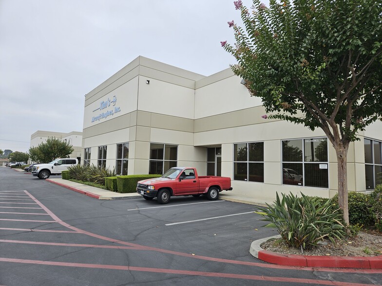 More Photos Of 6105 Obispo Ave, Long Beach Warehouse For Sale