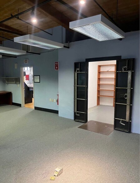 More Photos Of 521 Mount Hope St, North Attleboro Warehouse For Lease