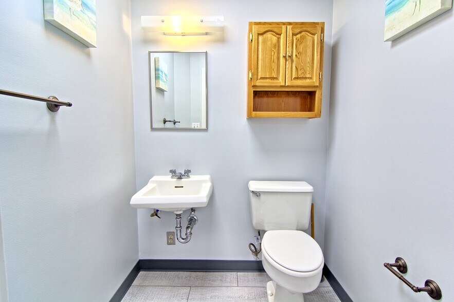 More Photos Of 7960-7990 Old Georgetown Rd, Bethesda Medical For Sale