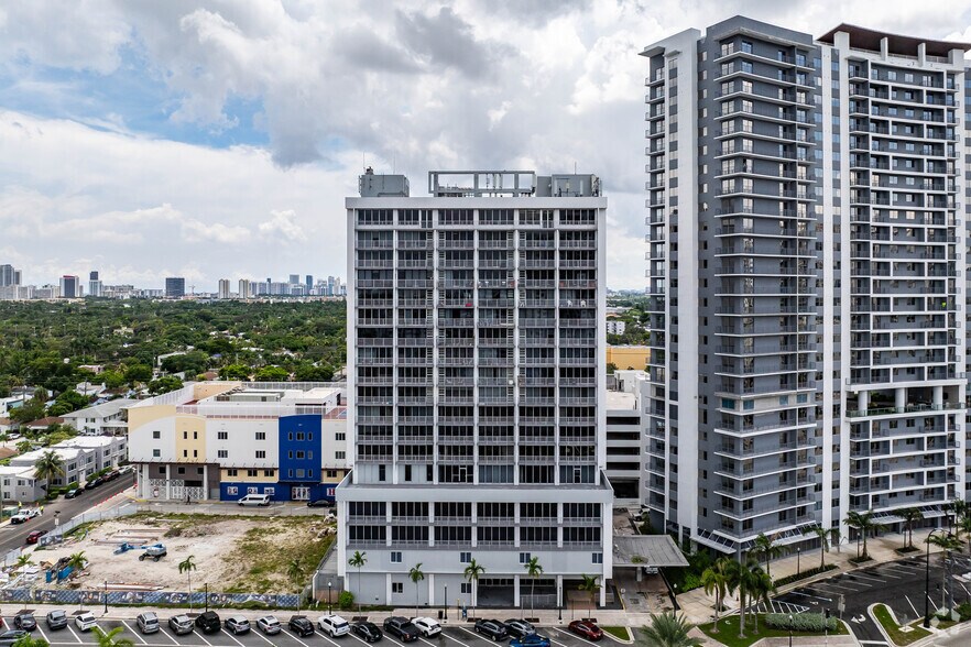 More Photos Of 1720 Harrison St, Hollywood Office Residential For Sale