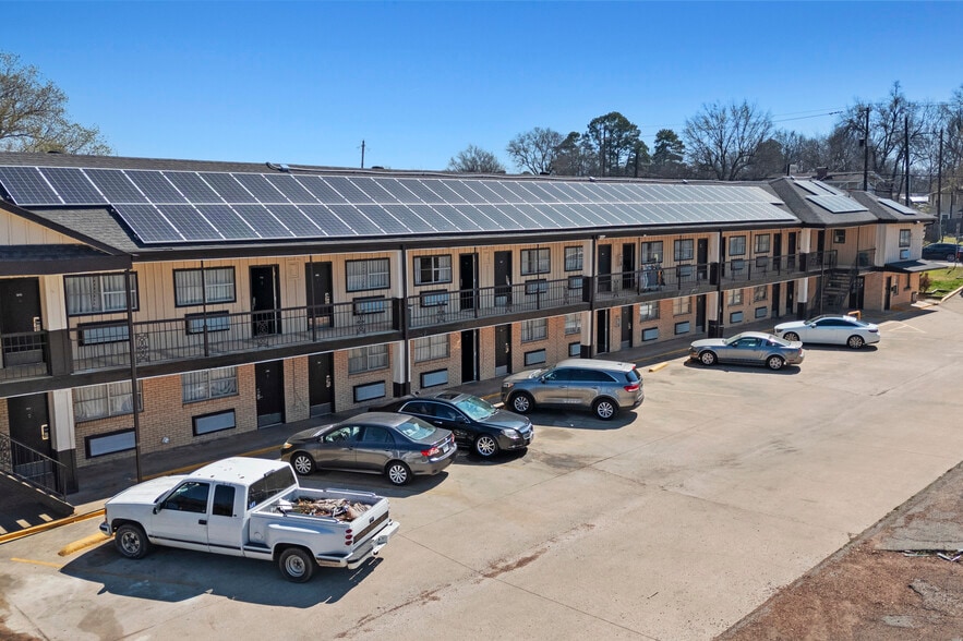 More Photos Of 1907 Lamar Ave, Paris Hotel For Sale