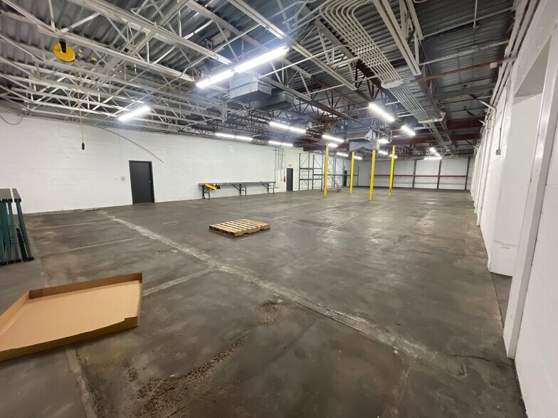 More Photos Of 113 W South St, Lincoln Warehouse For Lease