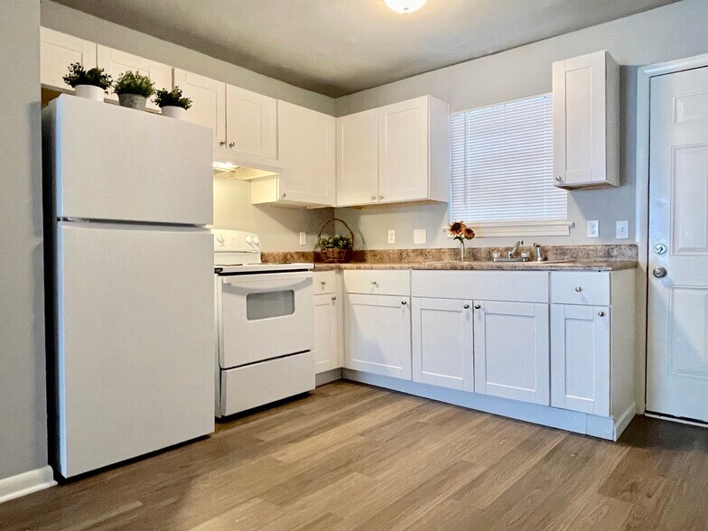 More Photos Of 11 Eumar Ct NW, Center Point Apartments For Sale