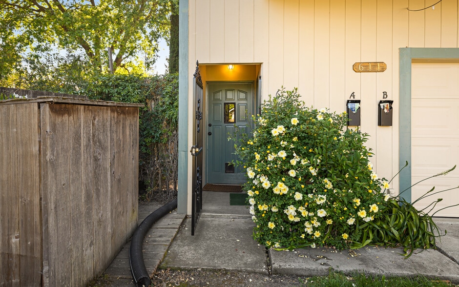 More Photos Of 611 Hendley St, Santa Rosa Apartments For Sale