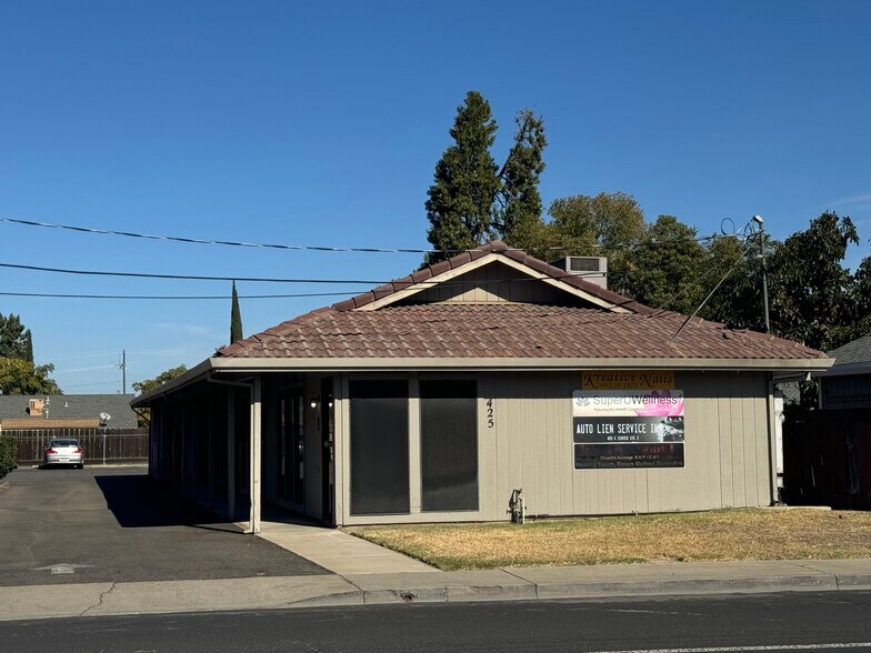 More Photos Of 425 E Center St, Manteca Office Residential For Lease