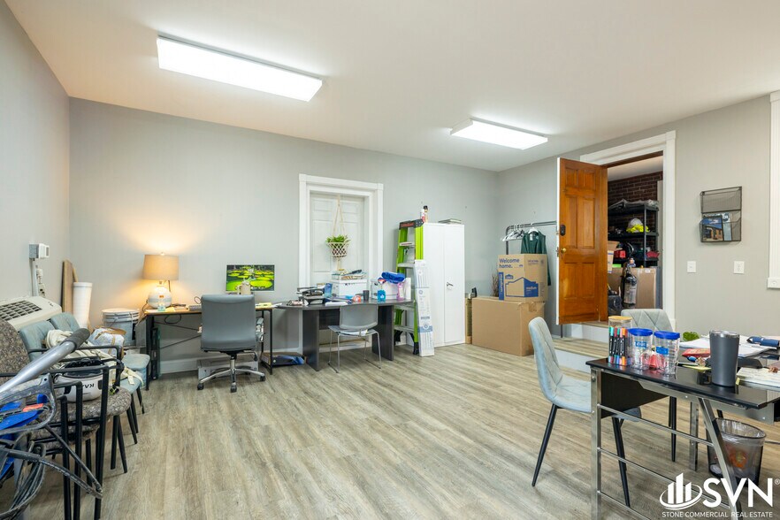 More Photos Of 1419 Lexington Rd, Richmond Office For Sale