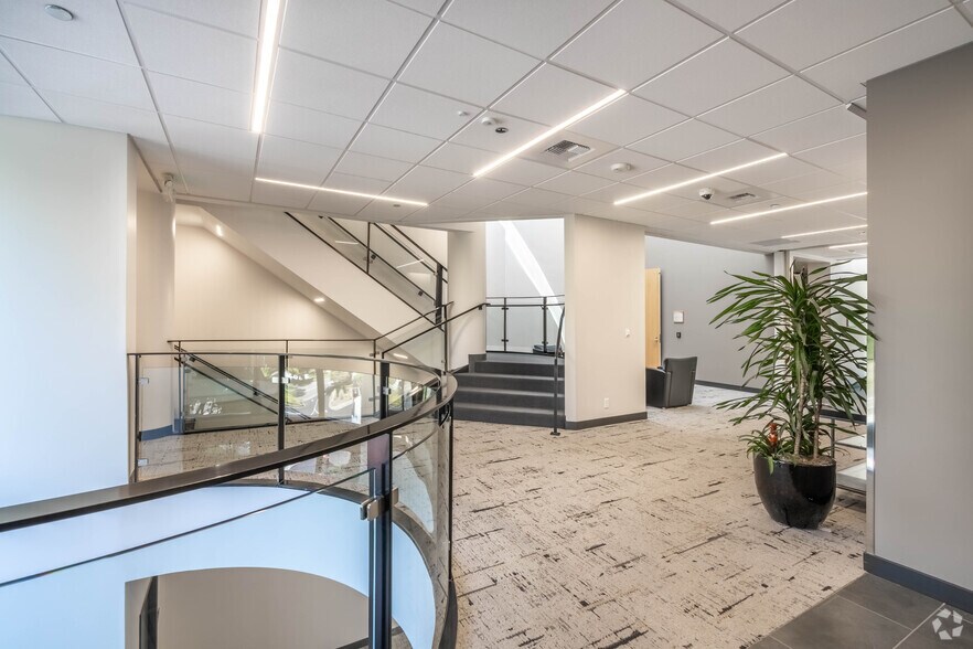 More Photos Of 11255 Kirkland Way NE, Kirkland Office For Sale