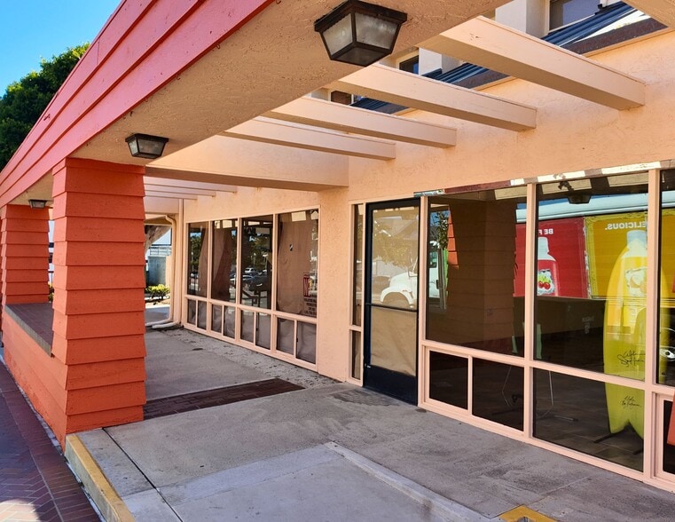 More Photos Of 325 Carlsbad Village Dr, Carlsbad Office For Sale