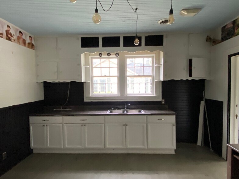 More Photos Of 404 N Gloster St, Tupelo Office For Lease