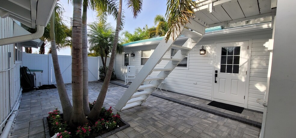 More Photos Of 3351 Bahia Vista St, Sarasota Storefront For Sale