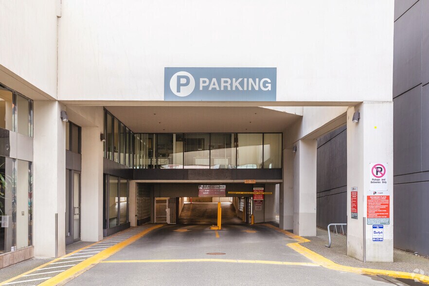 More Photos Of 8100 Granville Ave, Richmond Office For Lease