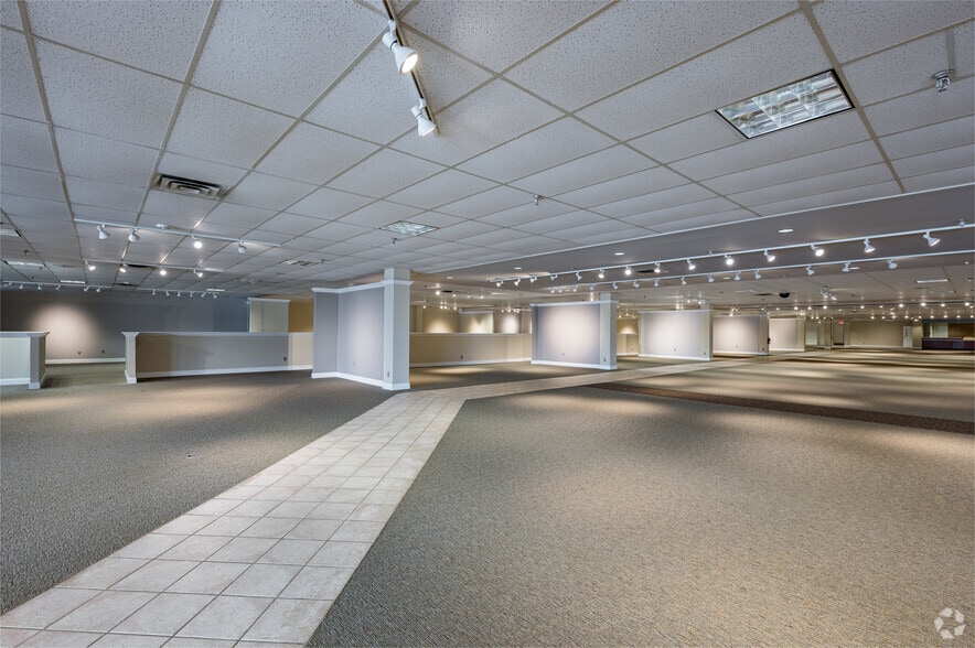 More Photos Of 4505 LBJ Fwy, Farmers Branch Freestanding For Lease
