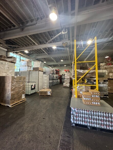 More Photos Of 2330 W Clybourn St, Milwaukee Manufacturing For Sale