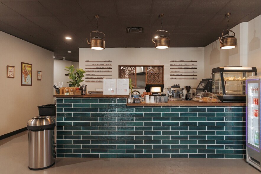 More Photos Of 1024 S Shelby St, Indianapolis Flex For Lease