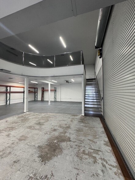 More Photos Of 4415 N Lois Ave, Tampa Warehouse For Lease