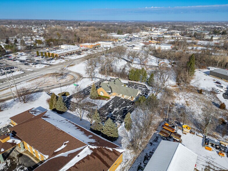 More Photos Of 1745 S Eastwood Dr, Woodstock Bank For Sale