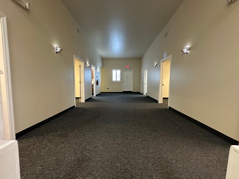 More Photos Of 1936 Hollywood Blvd, Hollywood Storefront Retail Office For Lease