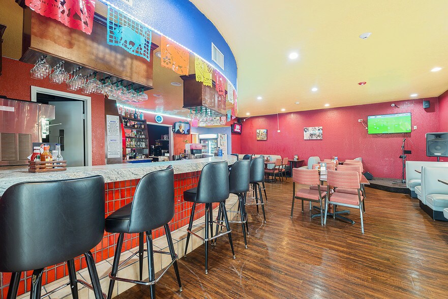 More Photos Of 17009 East Fwy, Channelview General Retail For Sale