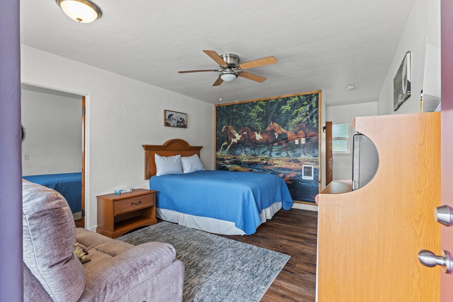 More Photos Of 787 N Central Blvd, Coquille Hotel For Sale