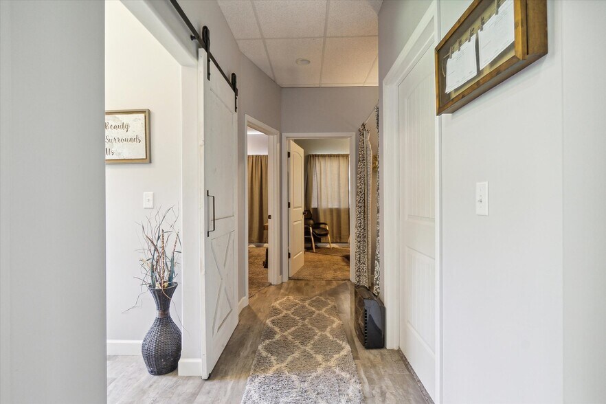 More Photos Of 701 E State St, Saint Johns Office For Sale