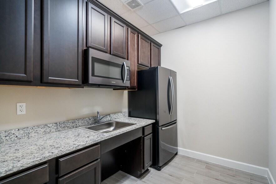 More Photos Of 8118 Fry Rd, Cypress Medical For Lease