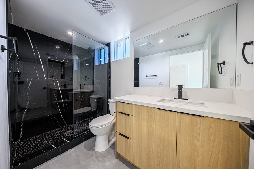 More Photos Of 1259 S Longwood Ave, Los Angeles Apartments For Sale