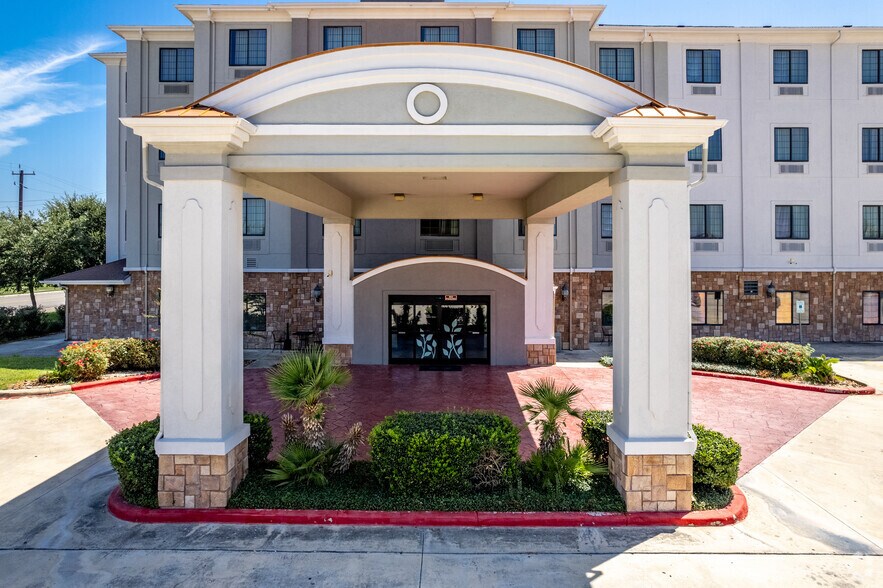 More Photos Of 5042 Beckwith Blvd, San Antonio Hotel For Sale