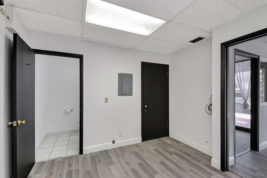 More Photos Of 101 N J St, Lake Worth Office For Lease