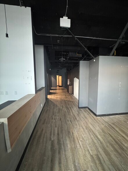 More Photos Of 100 Esplanade Espl E, North Vancouver Office For Lease