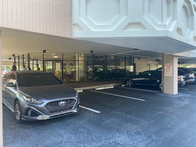 More Photos Of 720 Goodlette Rd N, Naples Medical For Sale