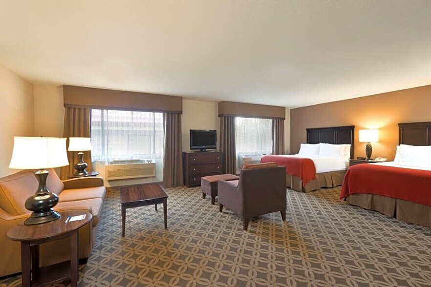 More Photos Of 151 W Deuce of Clubs, Show Low Hotel For Sale