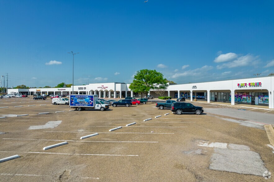 More Photos Of 1165 S Stemmons Fwy, Lewisville Unknown For Lease